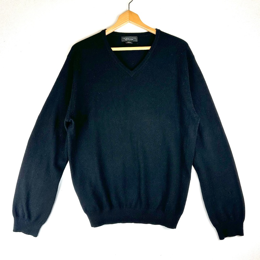 Bloomingdale's Cashmere V-Neck Sweater Quiet Luxury Office Classic Preppy
